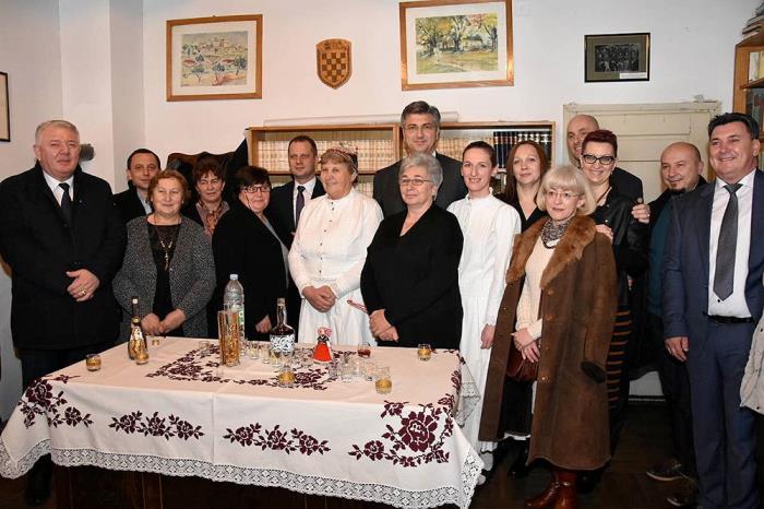 Predsjednik Vlade RH Andrej Plenković posjetio je rodnu kuću Petra Preradovića